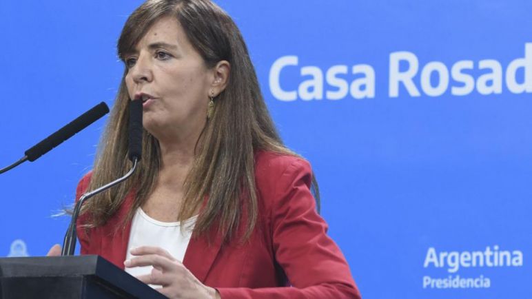 Cerruti: rueda de prensa sobre la gira de Fernández